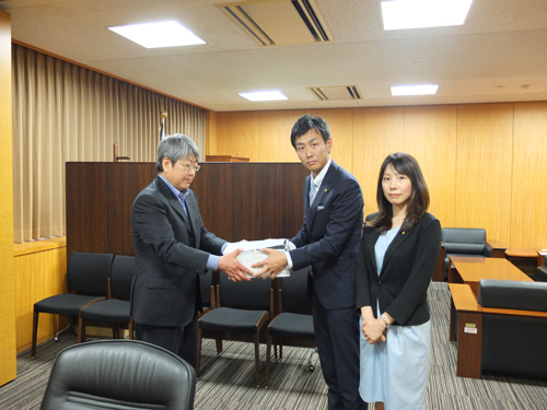 総務省へ署名提出